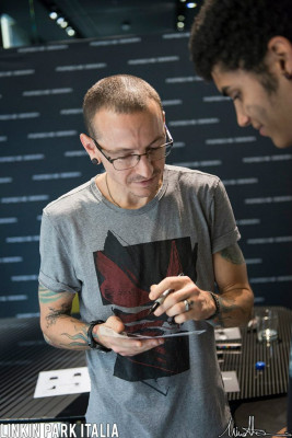 Linkin Park - Chester Bennington at Porsche Design Store in Milan 06/10/2014 