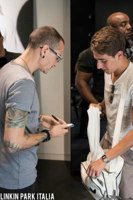 Linkin Park - Chester Bennington at Porsche Design Store in Milan 06/10/2014 