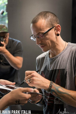 Linkin Park - Chester Bennington at Porsche Design Store in Milan 06/10/2014 