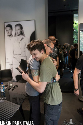 Linkin Park - Chester Bennington at Porsche Design Store in Milan 06/10/2014 