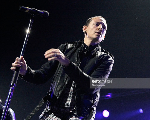 Linkin Park - KROQ Almost Acoustic Christmas Day 1 12/12/2009