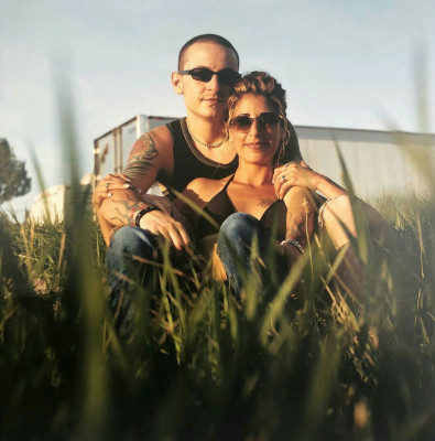 Linkin Park - Chester Bennington with wife Samantha (2001)