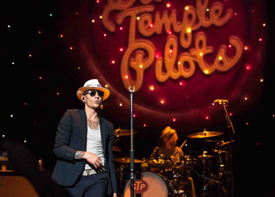 Linkin Park - Chester Bennington with STP in Louisville, Kentucky 09/23/2015