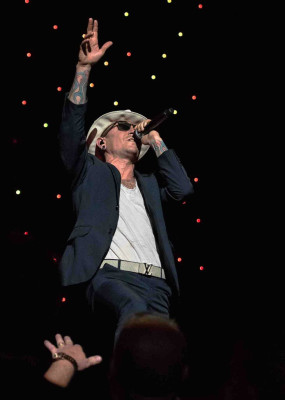 Linkin Park - Chester Bennington with STP in Louisville, Kentucky 09/23/2015