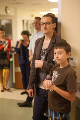 Linkin Park - Chester Bennington at Cardon Childrens Medical Center 10/25/2013