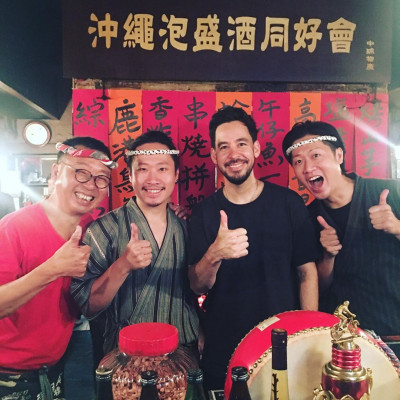 Linkin Park - Mike Shinoda at Restaurant in Taiwan 08/30/2019