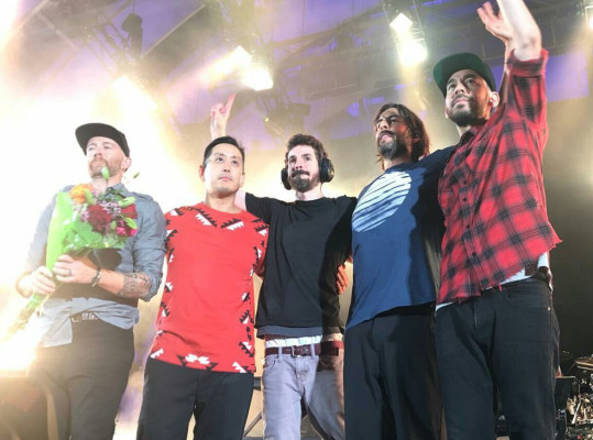 Linkin Park &amp; Friends Celebrate Life in Honor of Chester Bennington 10/27/2017