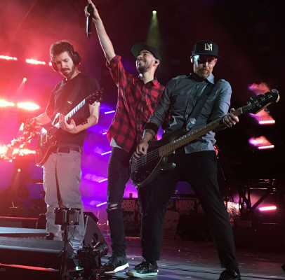 Linkin Park &amp; Friends Celebrate Life in Honor of Chester Bennington 10/27/2017
