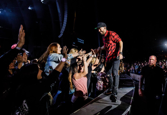 Linkin Park &amp; Friends Celebrate Life in Honor of Chester Bennington 10/27/2017