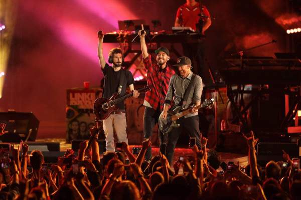 Linkin Park &amp; Friends Celebrate Life in Honor of Chester Bennington 10/27/2017
