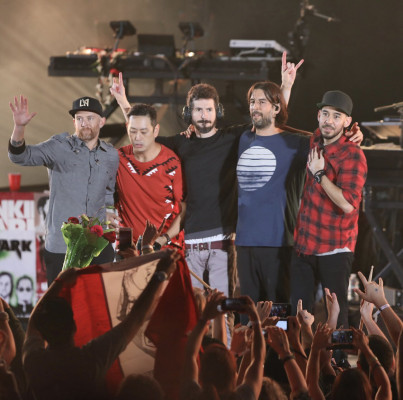 Linkin Park &amp; Friends Celebrate Life in Honor of Chester Bennington 10/27/2017