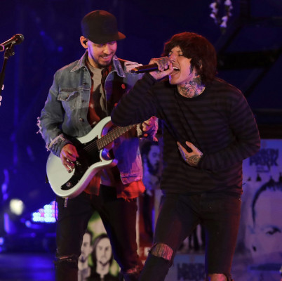 Linkin Park &amp; Friends Celebrate Life in Honor of Chester Bennington 10/27/2017