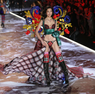 2018 VS Fashion Show Runway