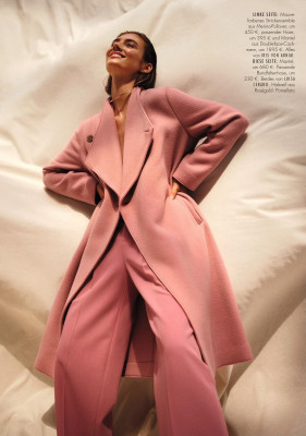 Lorena Rae by Alex Waltl for ELLE Germany // August 2021