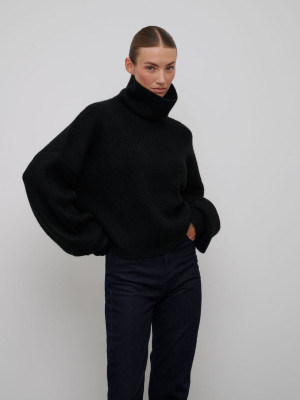 Lorena Rae for RAERE by Lorena Winter 2023 (part 1)