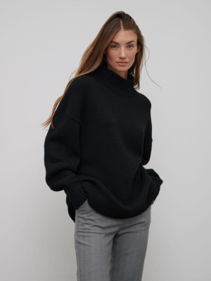 Lorena Rae for RAERE by Lorena Winter 2023 (part 1)