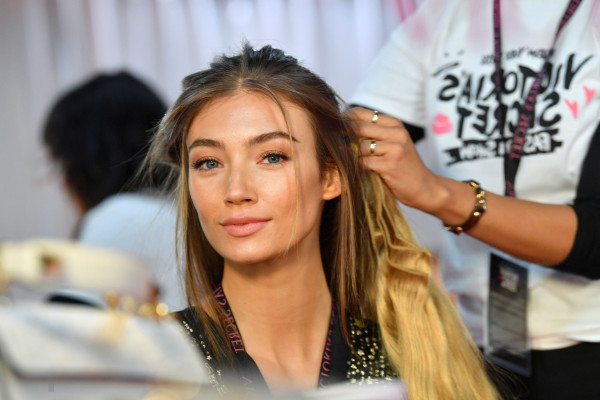 Lorena Rae – Victoria’s Secret Fashion Show Backstage 2018