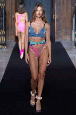  Lorena Rae - Etam Runway Show in Paris 10/04/2021
