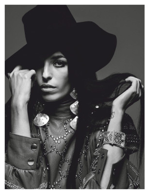 Lou Doillon-Vogue Paris 12/18