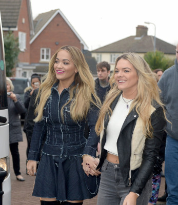 Louisa Johnson pic #979934