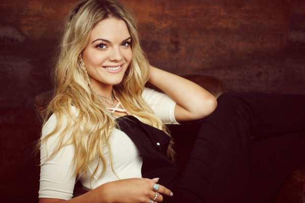 Louisa Johnson pic #976175
