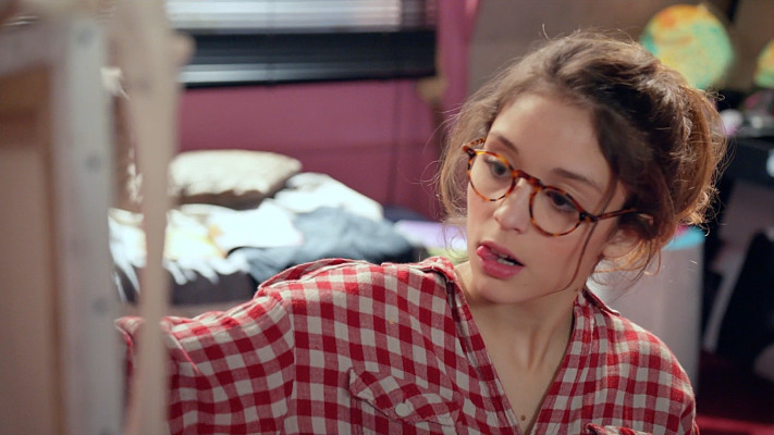 Lucie Bourdeu - French shortcom ‘En Famille’