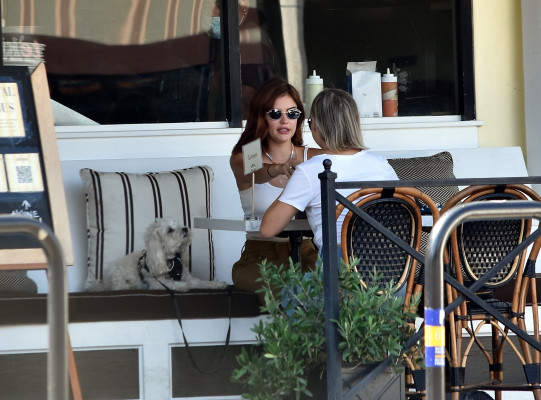 Lucy Hale is out for lunch at Sweet Butter in Sherman Oaks // 28.09.2020