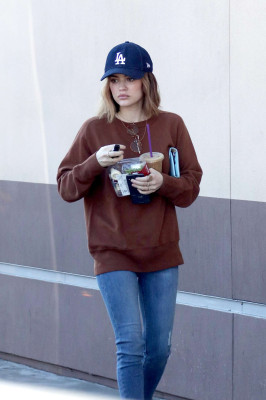 Lucy Hale – Grabs some food in LA