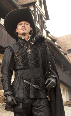 Luke Evans pic #766495