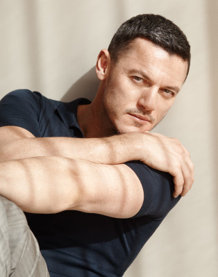 Luke Evans pic #910292
