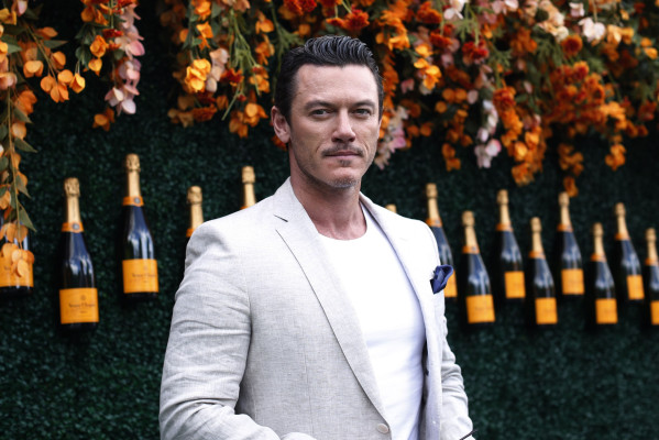 Luke Evans pic #973416