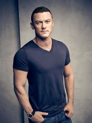 Luke Evans pic #965568