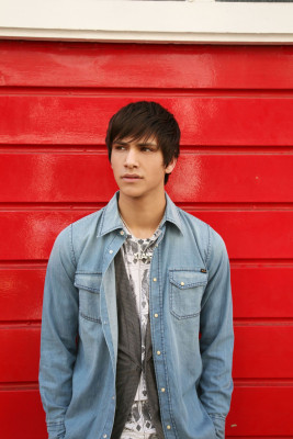 Luke Pasqualino pic #378939