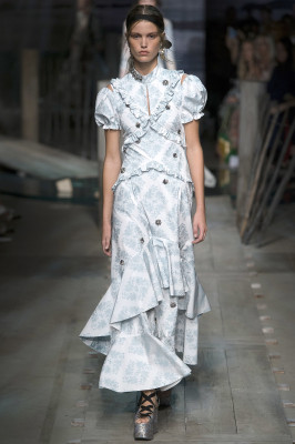 Luna Bijl - ERDEM SPRING/SUMMER 2017 FASHION SHOW IN LONDON