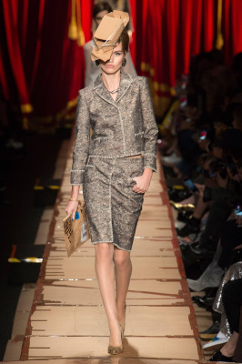 Luna Bijl - MOSCHINO FALL/WINTER 2017 FASHION SHOW IN MILAN