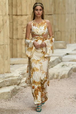 Luna Bijl - CHANEL CRUISE 2017-2018 FASHION SHOW IN PARIS