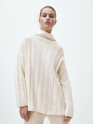 Luna Bijl - Massimo Dutti