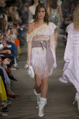 Luna Bijl - Philosophy Di Lorenzo Serafini S/S 2017 Fashion Show in Milan