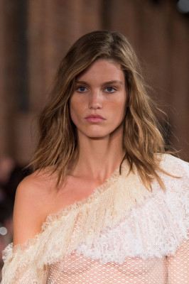 Luna Bijl - Philosophy Di Lorenzo Serafini S/S 2017 Fashion Show in Milan
