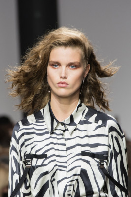  Luna Bijl - TopShop Unique Spring/Summer 2017 Fashion Show in London