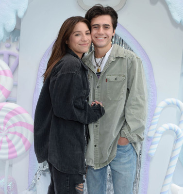 Mackenzie Ziegler – INSTASKATE 2019, LA Kings Holiday Ice LA Live