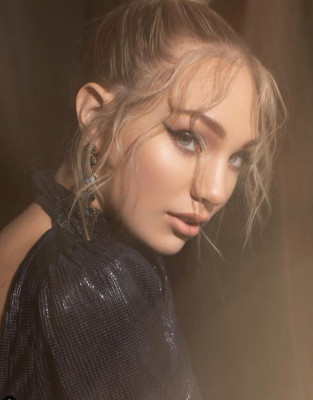 Maddie Ziegler – PhotoShoot 2018