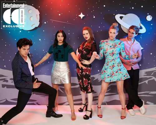 Madelaine Petsch – Photoshoot Entertainment Weekly Comic Con 07/20/2019