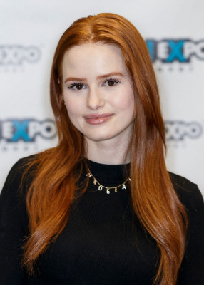 Madelaine Petsch – Fan Expo Vancouver 03/03/2019