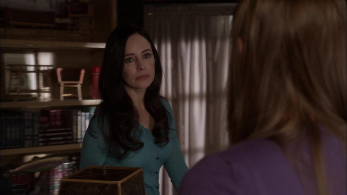 Madeleine Stowe - Revenge (2012) 2x02 &#039;Resurrection&#039;