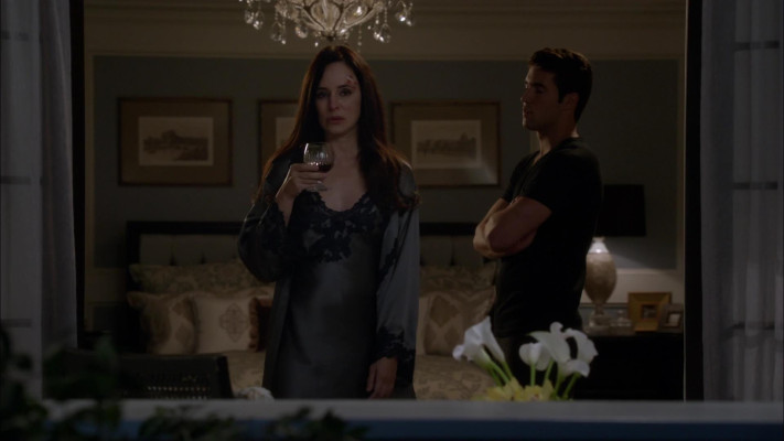 Madeleine Stowe - Revenge (2012) 2x03 &#039;Confidence&#039;