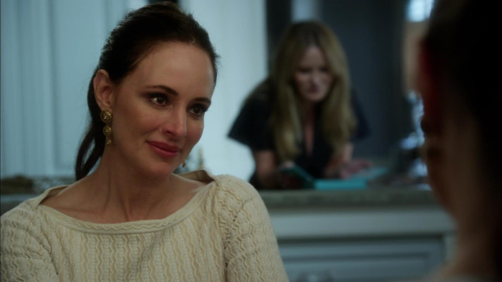 Madeleine Stowe - Revenge (2012) 2x06 &#039;Illusion&#039;