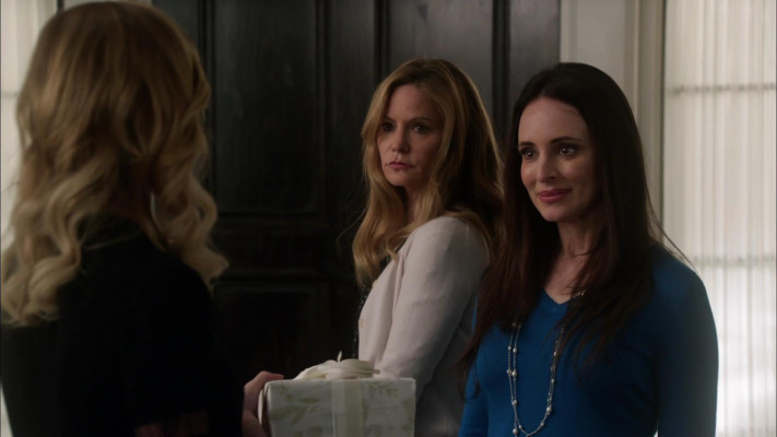 Madeleine Stowe - Revenge (2012) 2x07 &#039;Penance&#039;