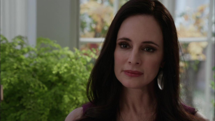 Madeleine Stowe - Revenge (2013) 2x18 &#039;Masquerade&#039;