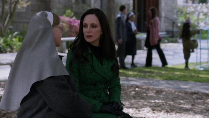 Madeleine Stowe - Revenge (2013) 2x18 &#039;Masquerade&#039;